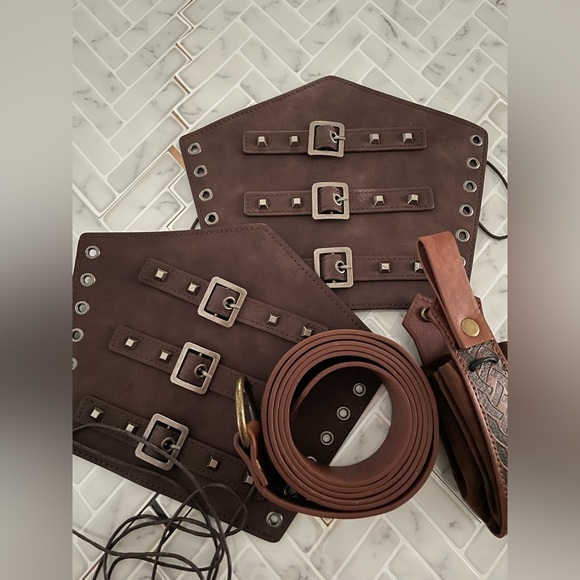 Vintage Renaissance Accessories Leather - Picture 10 of 17